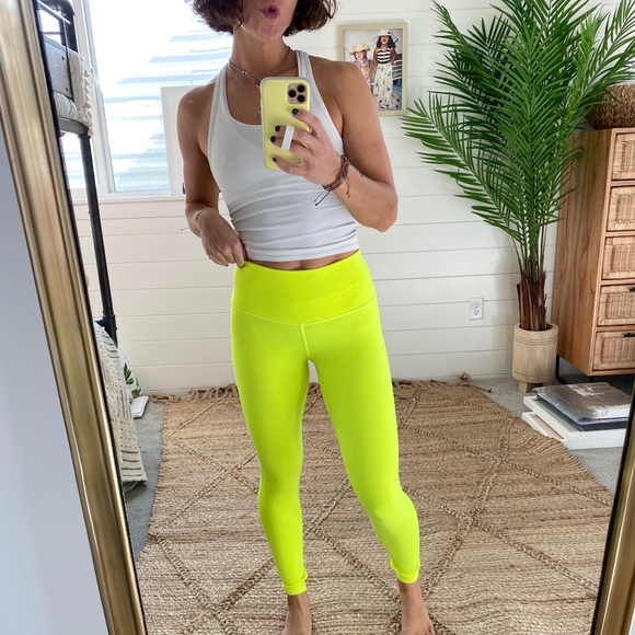 athletic tights with pockets